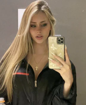 Kızıl Saçlı Çekik Gözlü Yabancı İstanbul Escort Ayak Fetişi